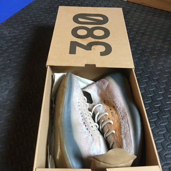 Yeezy 380 Pepper Size 9.5 Mens w/ Extra Laces - Picture 1 of 8